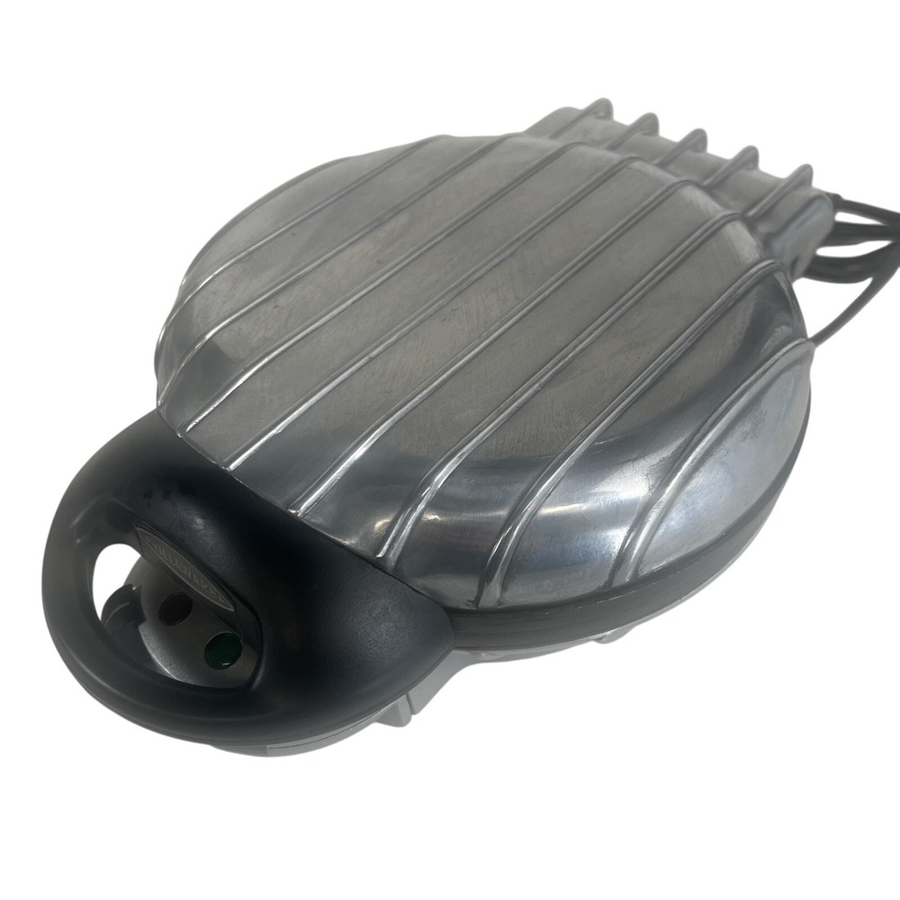 VillaWare UNO Belgian Waffle Maker Silver Round Waffler 2002 1000W Electric